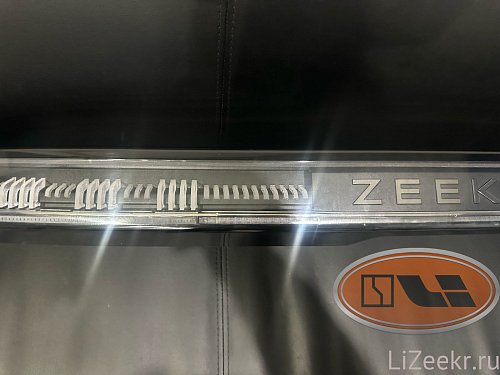 Задняя фара центральная zeekr 001 рестайлинг