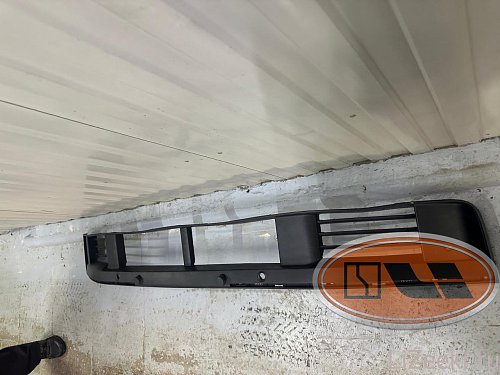 Решетка центральная переднего бампера Lixiang L9