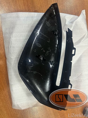 Крышка зеркала RH zeekr 001