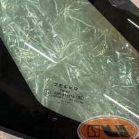 Стекло правое (форточка) Zeekr 009